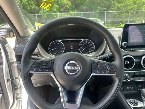 Used 2024 Nissan Sentra SV FWD image 17