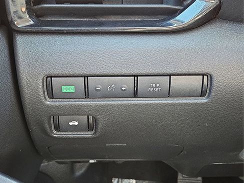 Used 2024 Nissan Sentra SV image 25