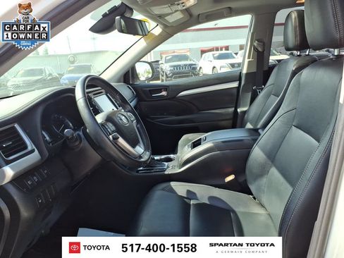 Used 2019 Toyota Highlander XLE AWD/4WD image 14