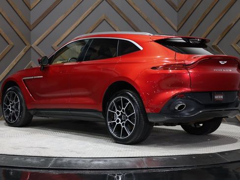 Used 2021 Aston Martin DBX image 57