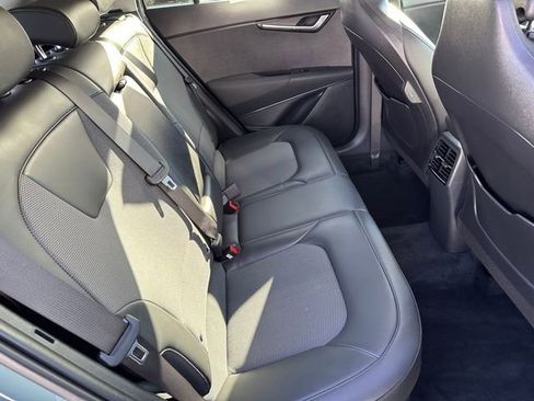 Used 2024 Kia Niro EX Touring image 13