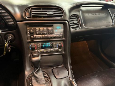 Used 2000 Chevrolet Corvette Convertible w/ Memory Pkg image 23