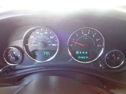 Used 2016 Jeep Wrangler Unlimited Sahara w/ Connectivity Group AWD/4WD image 23
