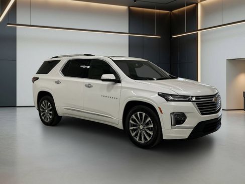 Used 2023 Chevrolet Traverse Premier FWD image 8