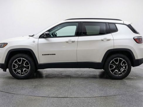 Used 2025 Jeep Compass Trailhawk AWD/4WD image 5