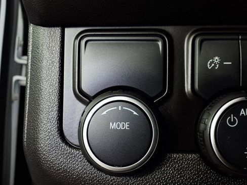 Used 2023 Chevrolet Suburban LT RWD image 21