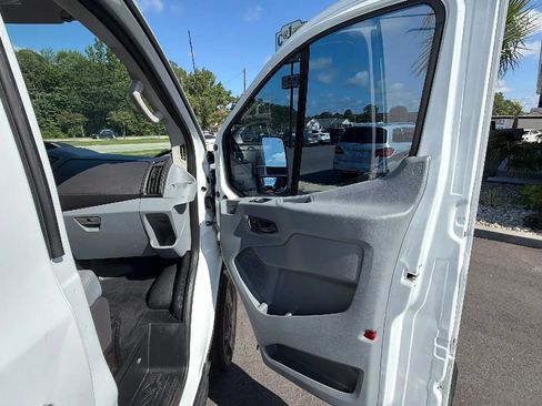 Used 2019 Ford Transit 250 130 Low Roof RWD image 15