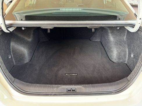 Used 2025 Nissan Altima 2.5 SV FWD image 31