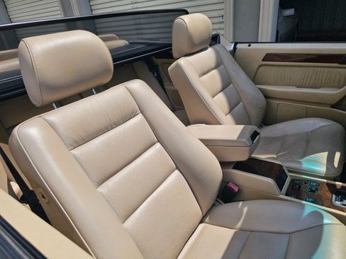 Used 1994 Mercedes-Benz E 320 Convertible image 10