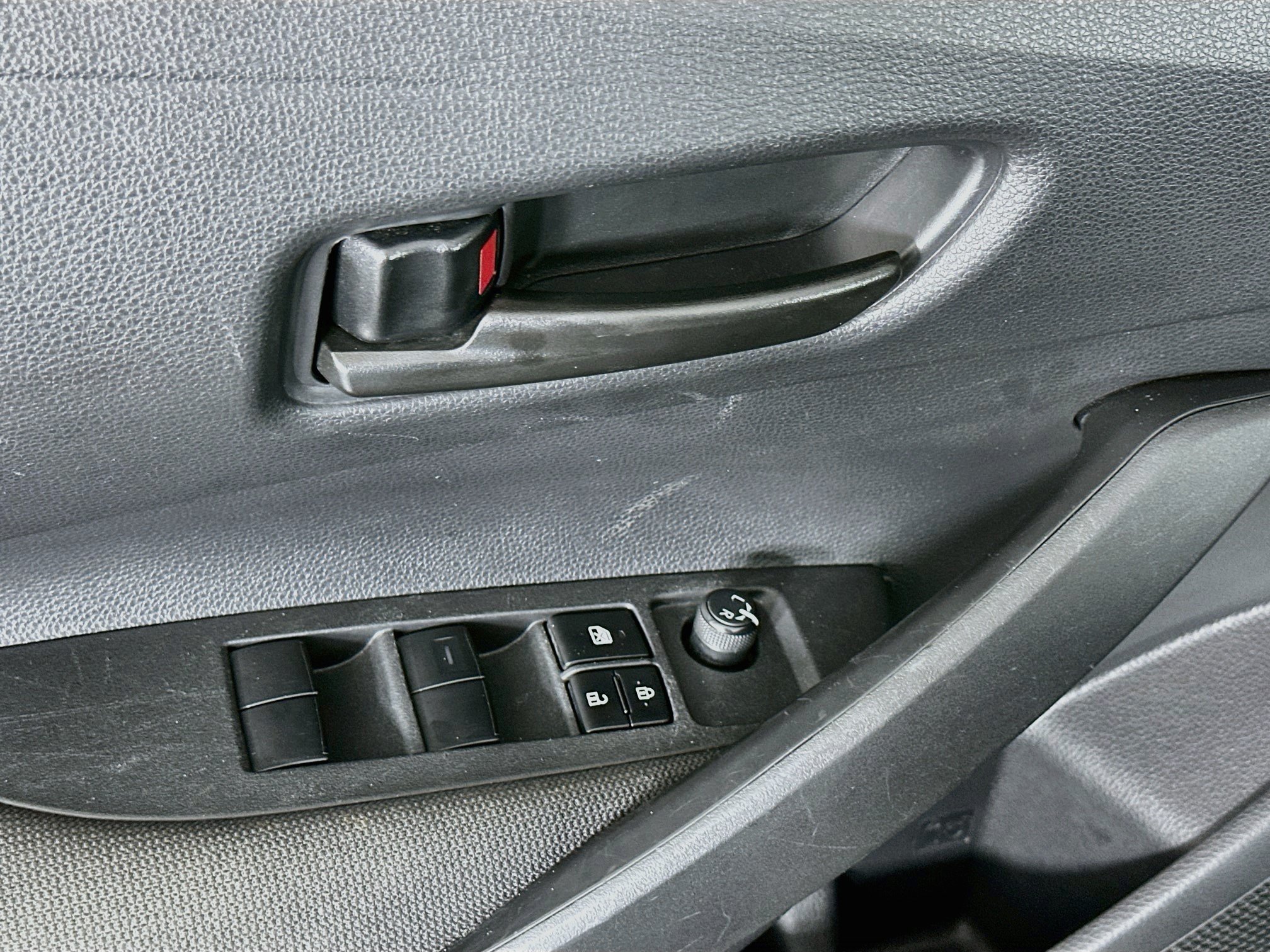 Used 2025 Toyota Corolla LE FWD image 15