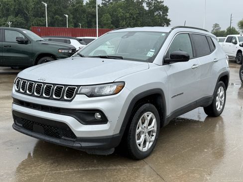 Used 2024 Jeep Compass Latitude AWD/4WD image 10