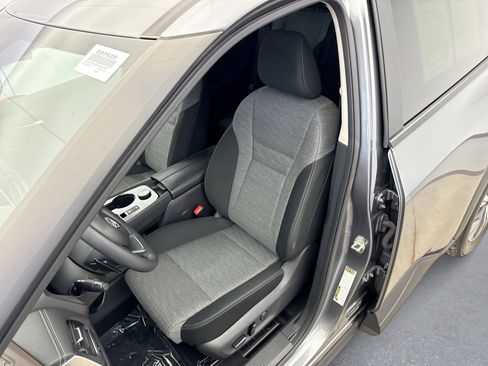 Used 2023 Nissan Rogue SV image 11