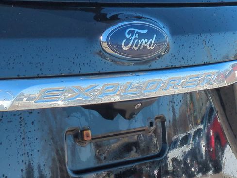 Used 2017 Ford Explorer Platinum image 13