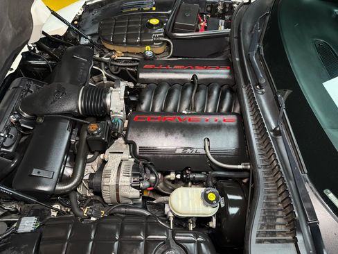 Used 2002 Chevrolet Corvette Coupe w/ Preferred Equipment Group2 image 38