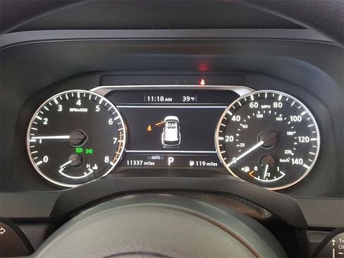 Used 2024 Nissan Pathfinder S image 25