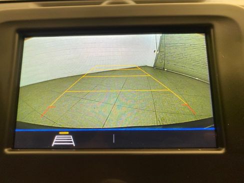 Used 2019 Chevrolet Equinox LT FWD image 16