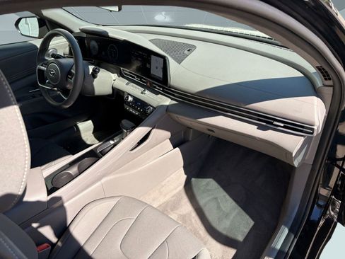 Used 2023 Hyundai Elantra SEL w/ Convenience Package image 26