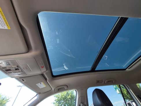 Used 2021 Volkswagen Atlas SE w/ Panoramic Sunroof Package AWD/4WD image 18