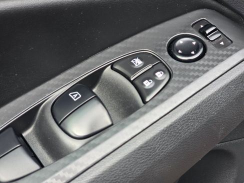 Used 2025 Nissan Altima 2.5 SV FWD image 34