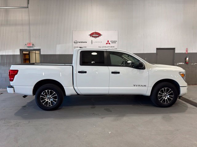 Used 2024 Nissan Titan SV AWD/4WD image 2