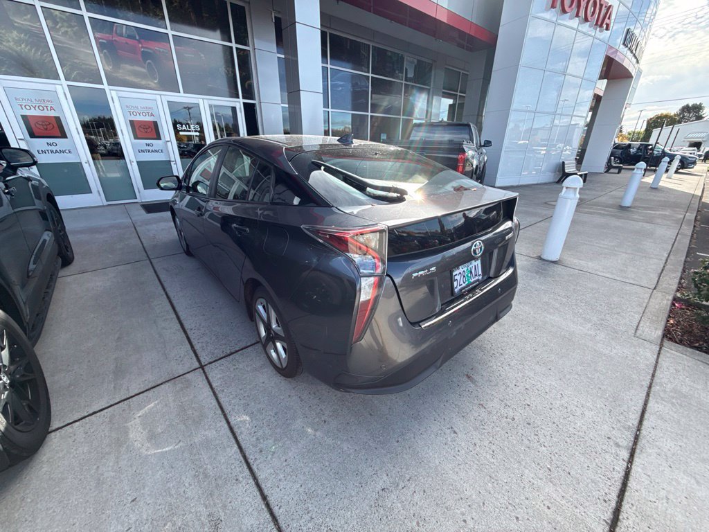 Used 2017 Toyota Prius Three Touring FWD image 7