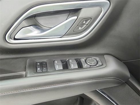 Used 2024 Chevrolet Suburban LT w/ Luxury Package image 35