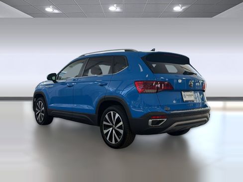 Used 2023 Volkswagen Taos SE FWD image 3