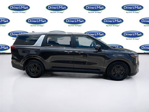 Used 2025 Kia Carnival FWD image 8