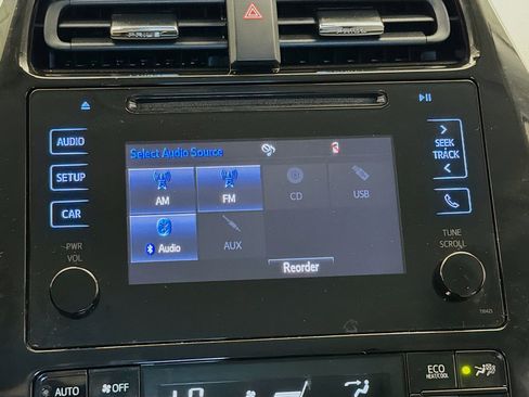 Used 2019 Toyota Prius L Eco image 9