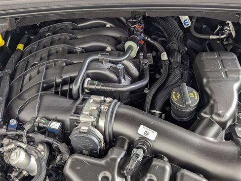 New 2025 Jeep Grand Cherokee Limited w/ Luxury Tech Group II image 10