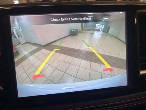 Used 2023 Chrysler Pacifica Touring-L image 18