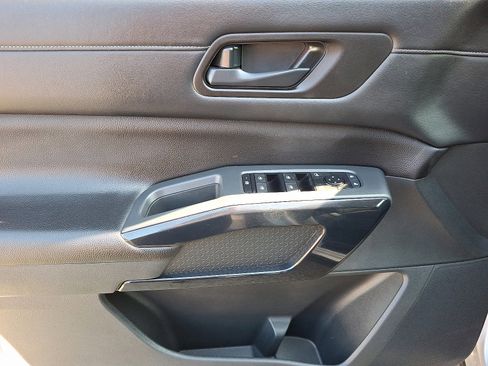 Certified 2024 Nissan Pathfinder S image 13