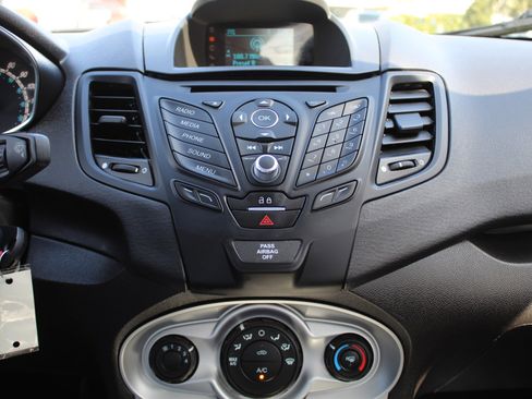 Used 2016 Ford Fiesta SE FWD image 28