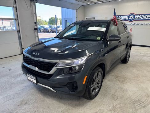 Used 2023 Kia Seltos S AWD/4WD image 2