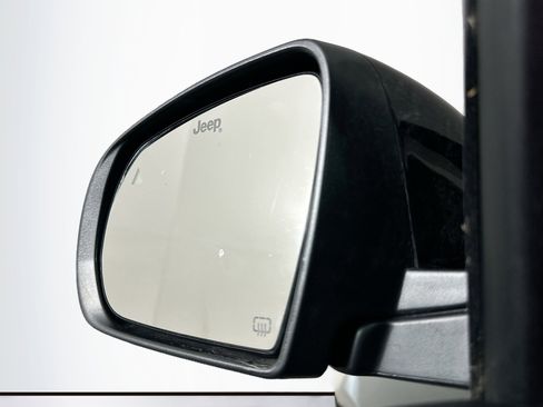 Used 2022 Jeep Compass Latitude image 16