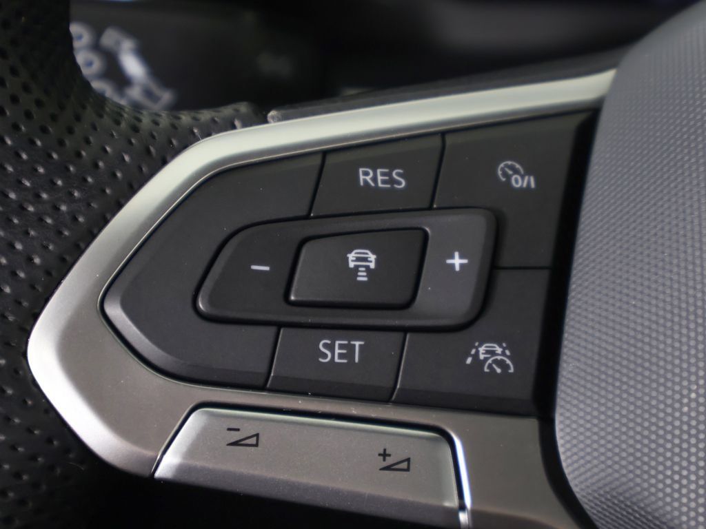 Used 2023 Volkswagen Atlas Cross Sport SEL R-Line AWD/4WD image 46