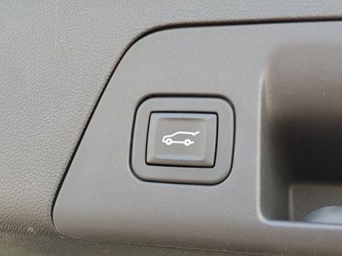 Certified 2023 Buick Envision Essence w/ Sport Touring Package AWD/4WD image 8