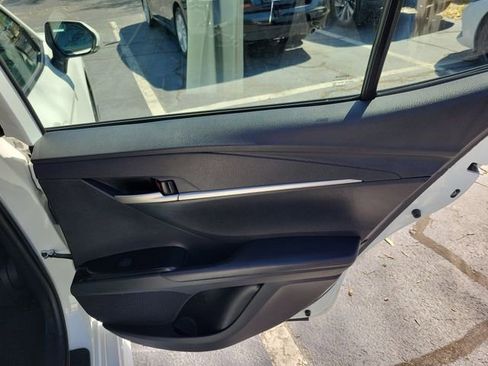 Used 2025 Toyota Camry SE w/ Convenience Package image 32