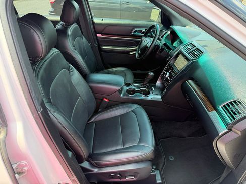 Used 2017 Ford Explorer Limited FWD image 23