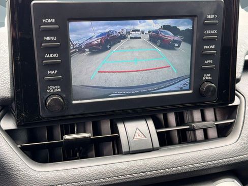 Used 2019 Toyota RAV4 LE FWD image 21