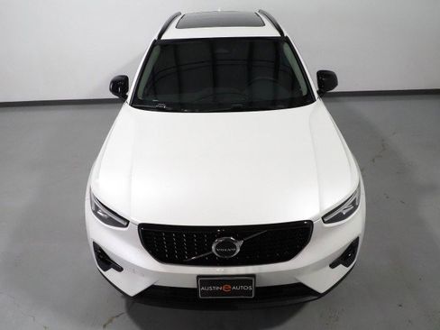 Used 2024 Volvo XC40 B5 Plus Dark w/ Climate Package image 11