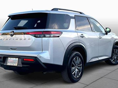 Certified 2025 Nissan Pathfinder SV image 12