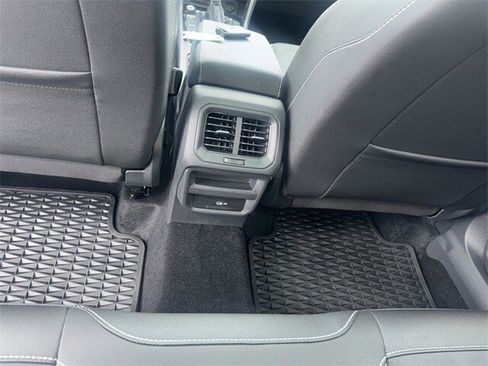 Used 2024 Volkswagen Taos SE w/ Panoramic Sunroof Package image 31