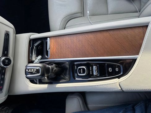 Used 2017 Volvo S90 T6 Inscription w/ Vision Package image 28