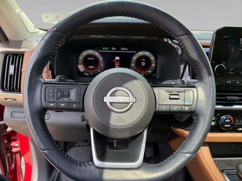Used 2023 Nissan Pathfinder Platinum AWD/4WD image 13