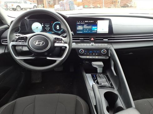 Used 2024 Hyundai Elantra SEL image 17