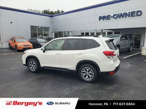 Used 2021 Subaru Forester Premium image 3