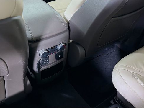 Used 2020 Ford Explorer Platinum image 28