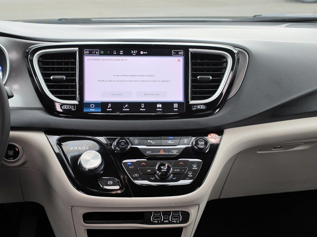 Used 2023 Chrysler Pacifica Touring-L FWD image 22