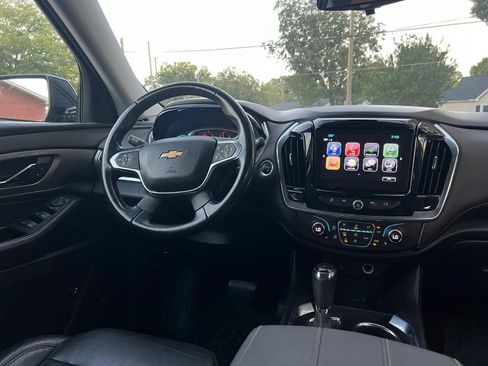 Used 2019 Chevrolet Traverse RS FWD image 17